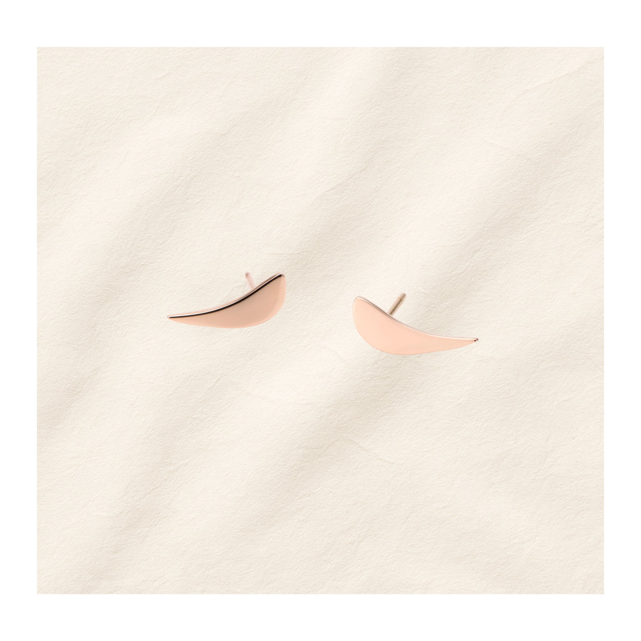 CURVE STUDS