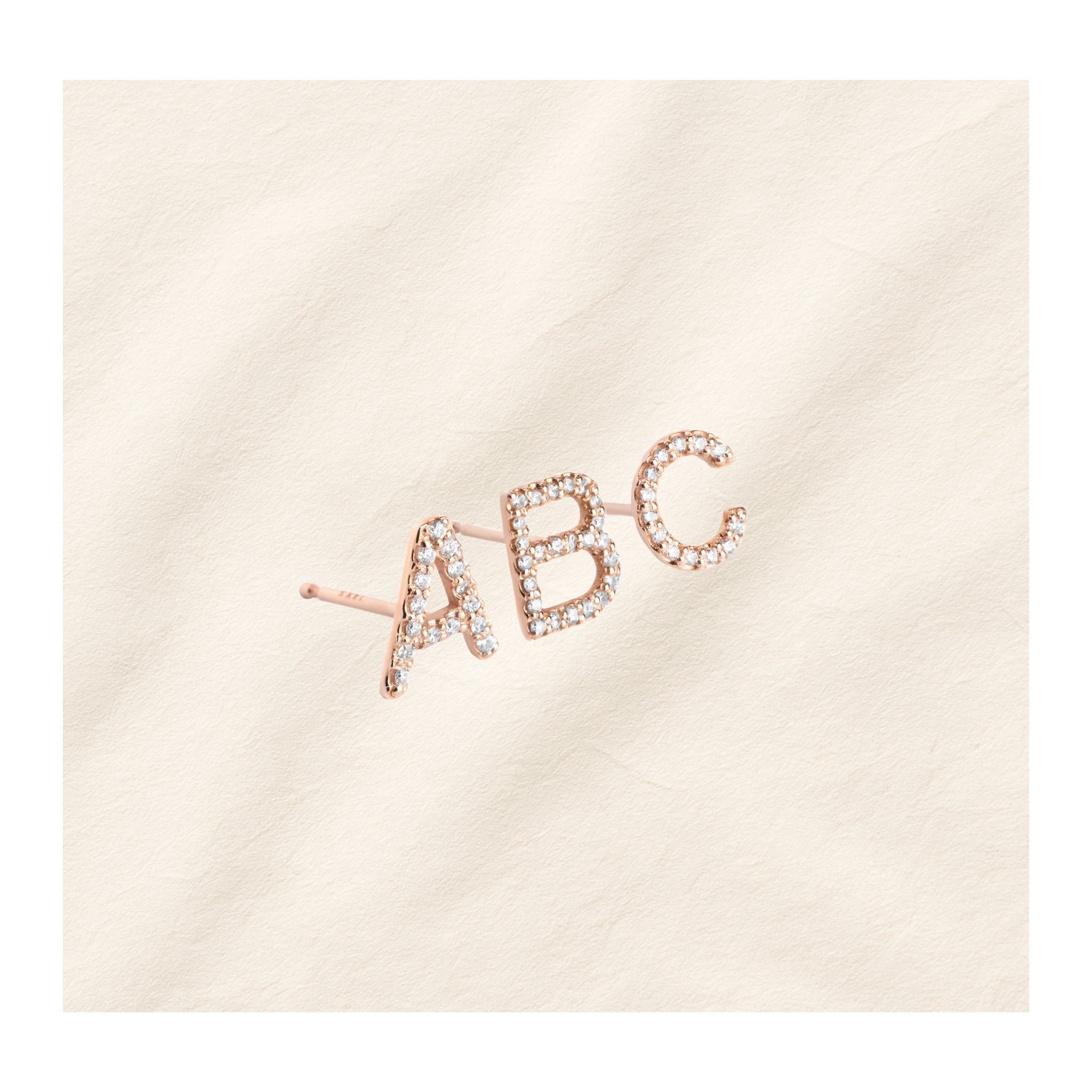 CLASSIC DIAMOND INITIAL STUD