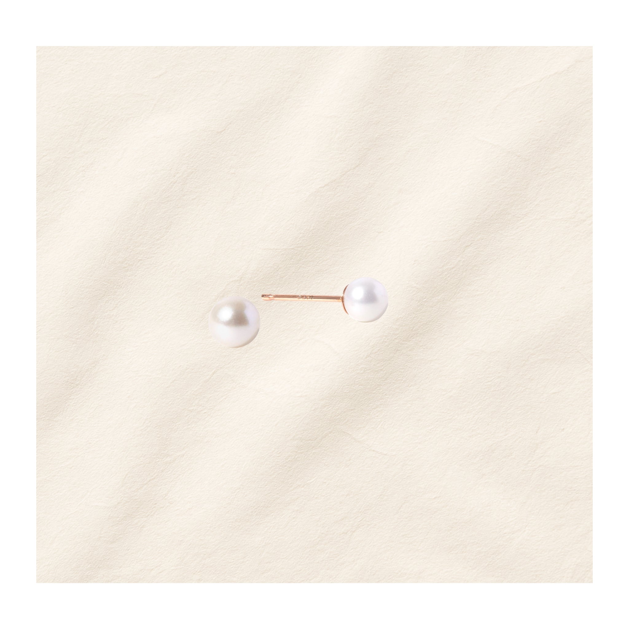 BABY PEARL STUD
